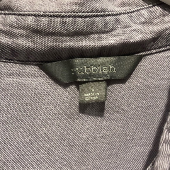 Button down - Picture 3 of 3